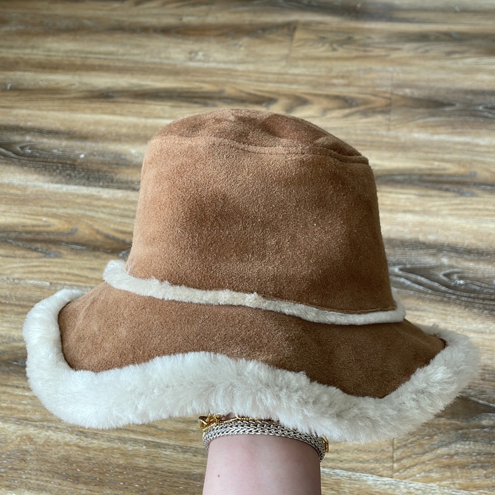 UGG Shearling Bucket Winter Hat NWOT - Picture 4 of 9